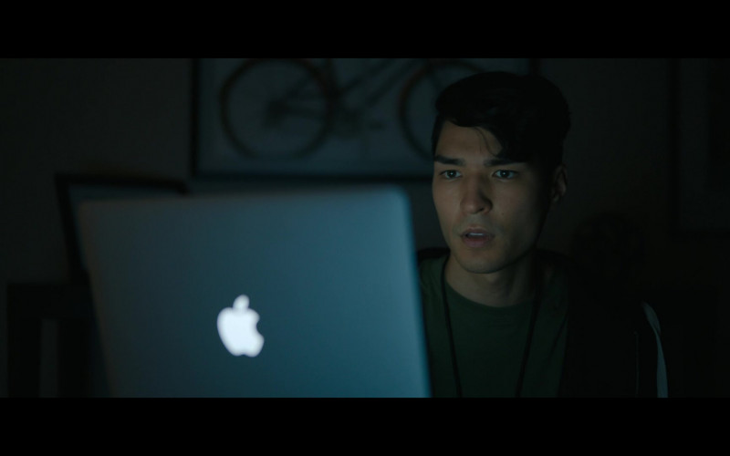 Apple MacBook Laptops in Super Pumped The Battle for Uber S01E04 Boober (5)