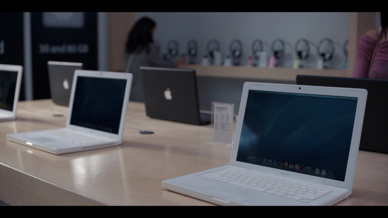Apple MacBook Laptops in The Dropout S01E03 Green Juice (2022)