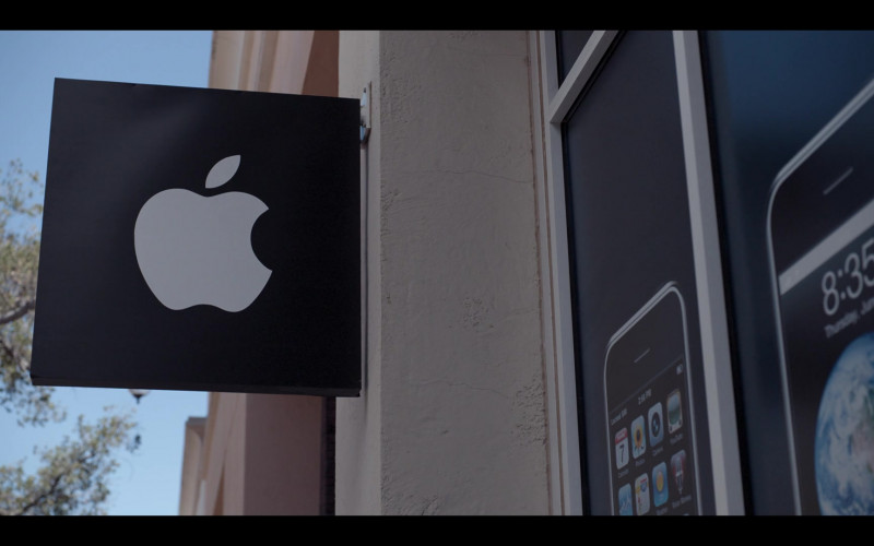 Apple Store in The Dropout S01E03 Green Juice (2)