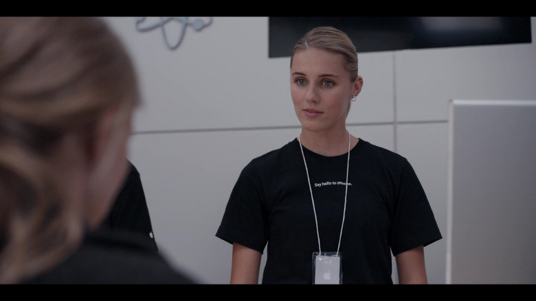 Apple Store in The Dropout S01E03 Green Juice (4)