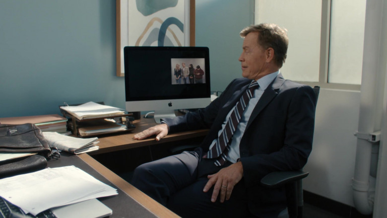 Apple iMac 24-inch AIO Computer Used by Greg Kinnear as Terry Phelps in Shining Vale S01E04 Chapter Four – So Much Blood (2)