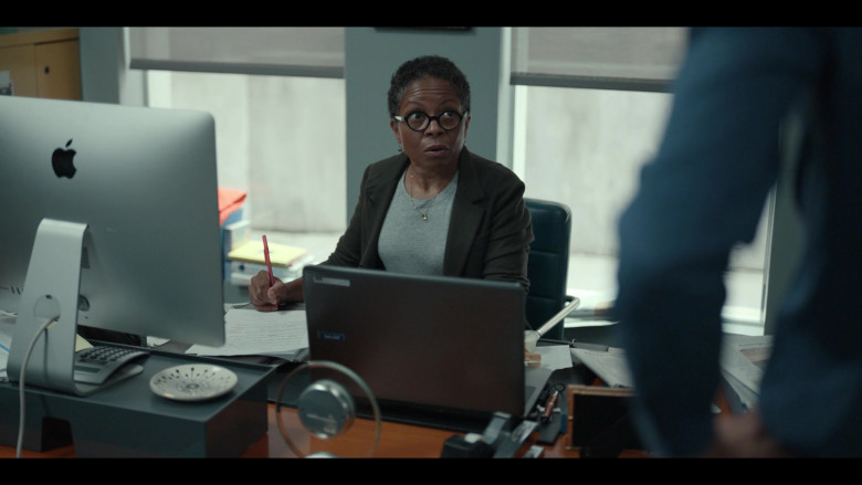 Apple iMac AIO Computers in The Dropout S01E07 Heroes (2)