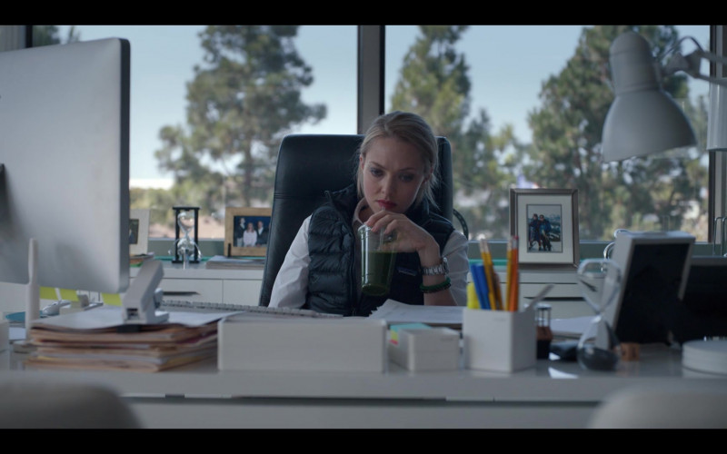 Apple iMac AIO PC Used by Amanda Seyfried as Elizabeth Holmes in The Dropout S01E05 Flower of Life (2022)