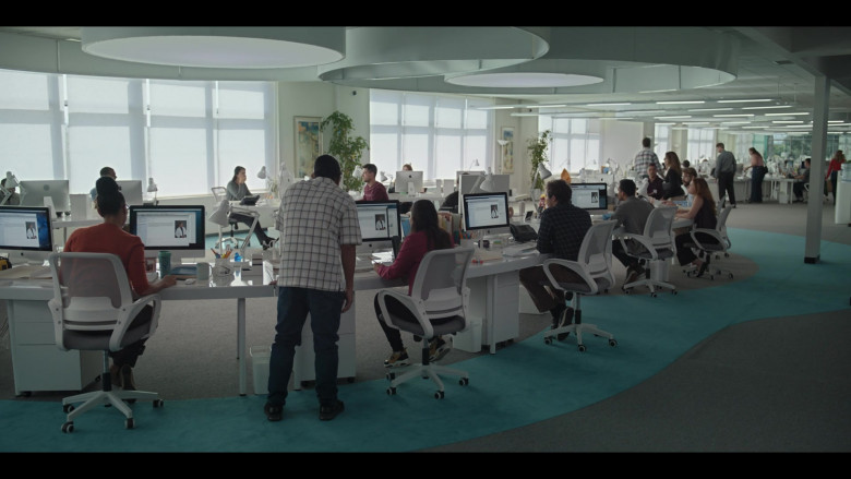 Apple iMac All-In-One Computers Used by Actors in The Dropout S01E05 Flower of Life (7)