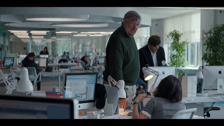 Apple iMac All-In-One Computers Used by Cast Members in The Dropout S01E04 Old White Men (3)