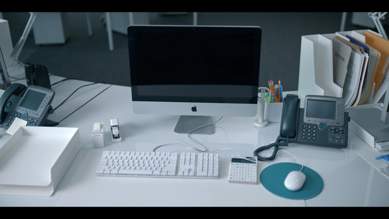 Apple iMac All-In-One Computers Used by Cast Members in The Dropout S01E04 Old White Men (6)