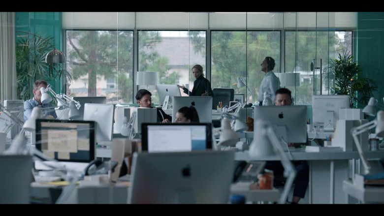 Apple iMac All-In-One Computers Used by Cast Members in The Dropout S01E04 Old White Men (8)