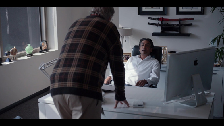 Apple iMac Computer of Naveen Andrews as Sunny Balwani in The Dropout S01E04 Old White Men (2022)