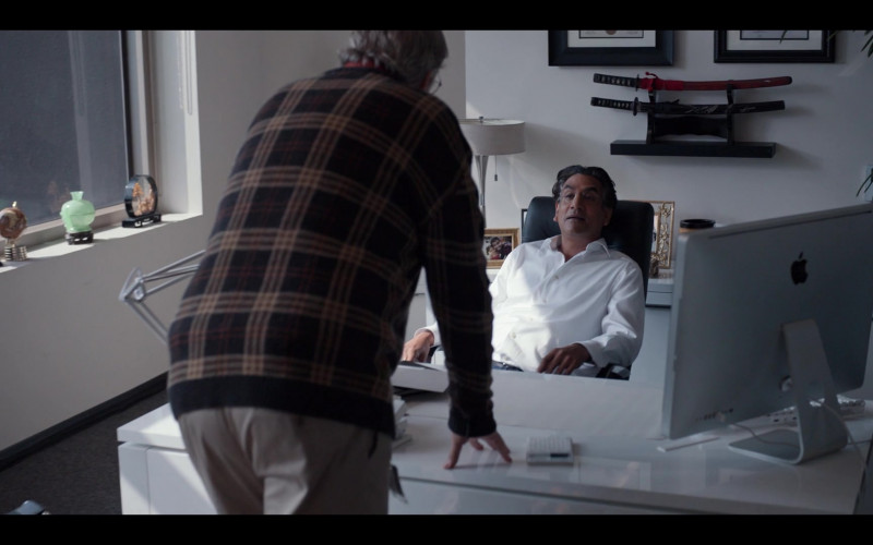 Apple iMac Computer of Naveen Andrews as Sunny Balwani in The Dropout S01E04 Old White Men (2022)