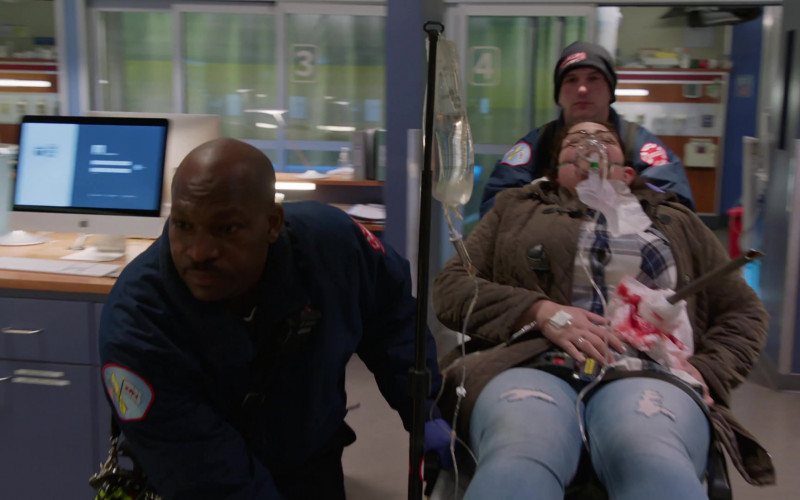 Apple iMac Computers in Chicago Fire S10E16 Hot and Fast