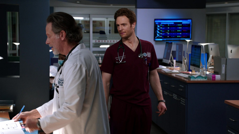 Apple iMac Computers in Chicago Med S07E15 Things Meant to Be Bent Not Broken (2)