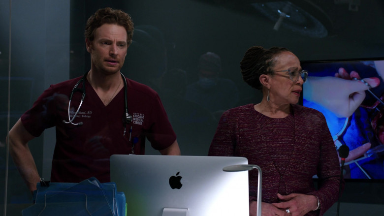 Apple iMac Computers in Chicago Med S07E15 Things Meant to Be Bent Not Broken (5)