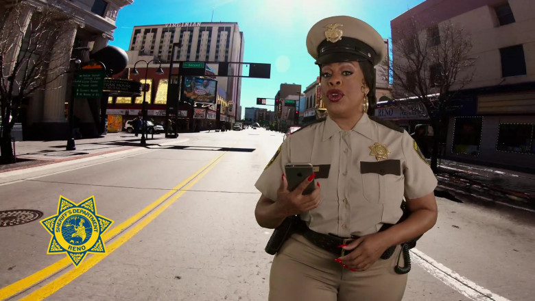 Apple iPhone Smartphone Held by Niecy Nash as Deputy Raineesha Williams in Reno 911! S08E11 The Hills Have Owls (1)