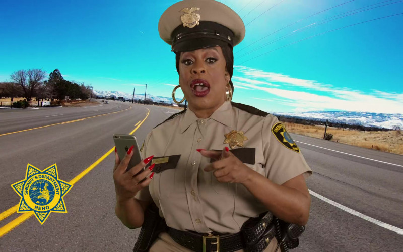 Apple iPhone Smartphone Held by Niecy Nash as Deputy Raineesha Williams in Reno 911! S08E11 The Hills Have Owls (3)