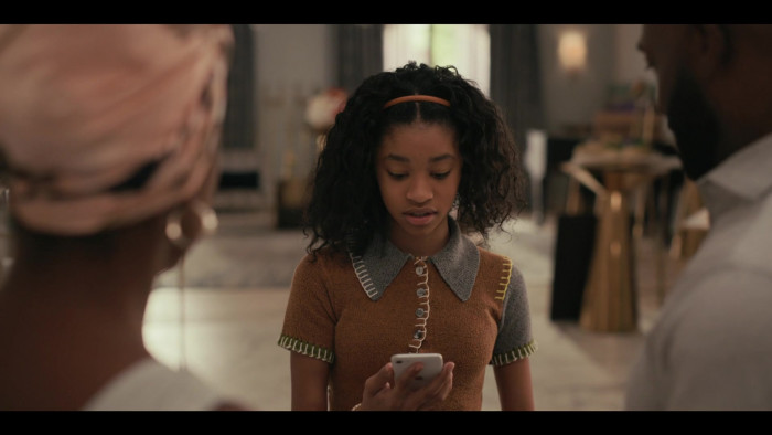 Apple IPhone Smartphone Of Akira Akbar As Ashley Banks In Bel-Air ...