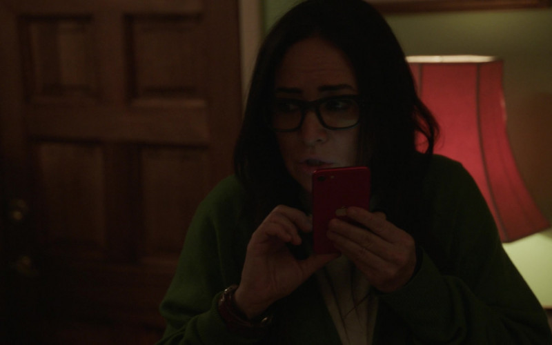 Apple iPhone Smartphone of Los Angeles Dodgers New Era Cap of Pamela Adlon as Sam Fox in Better Things S05E05 The Wor