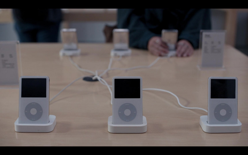 Apple iPod Portable Media Players in The Dropout S01E03 Green Juice (2022)