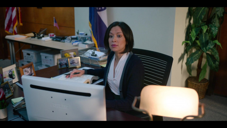 Asus Monitor in The Thing About Pam S01E02 She’s a Helper (2022)