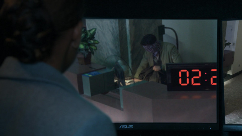 Asus Monitors in The Endgame S01E03 Bury the Lede (2)