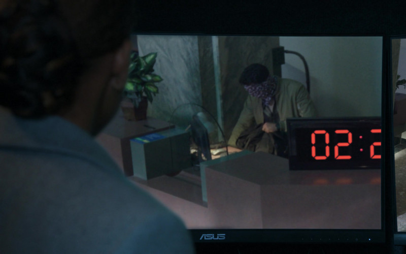 Asus Monitors in The Endgame S01E03 Bury the Lede (2)