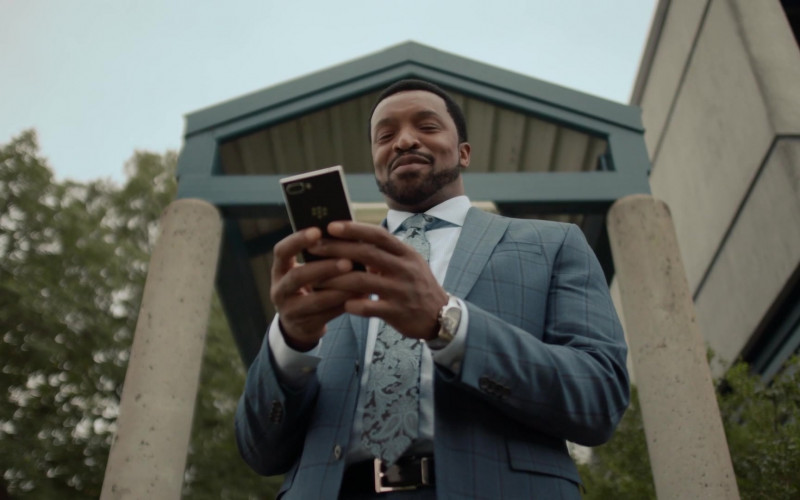 Blackberry Smartphone in Coroner S04E07 "True Crime" (2022)