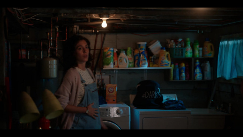 Bounty Paper Towel and Arm & Hammer in Rescued by Ruby (2022)