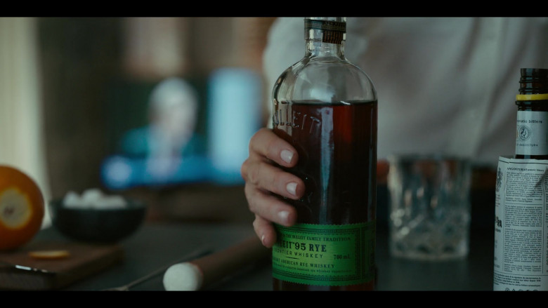 Bulleit 95 Rye Whiskey Enjoyed by Toni Collette as Laura Oliver in Pieces of Her S01E03 (2022)