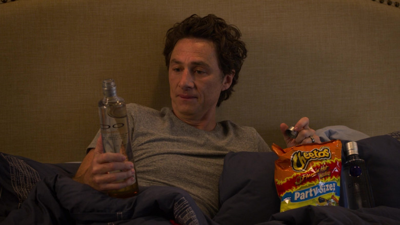 Cheetos Snack and Ciroc Vodka of Zach Braff as Paul Baker in Cheaper by the Dozen (2)