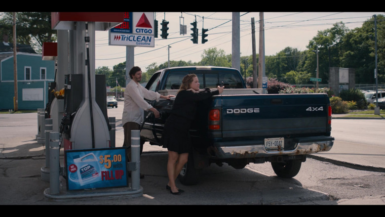 Citgo Gas Station in Life & Beth S01E08 Homegoing (2022)