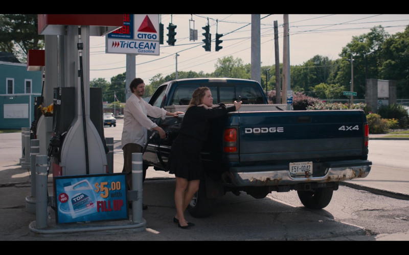 Citgo Gas Station in Life & Beth S01E08 Homegoing (2022)