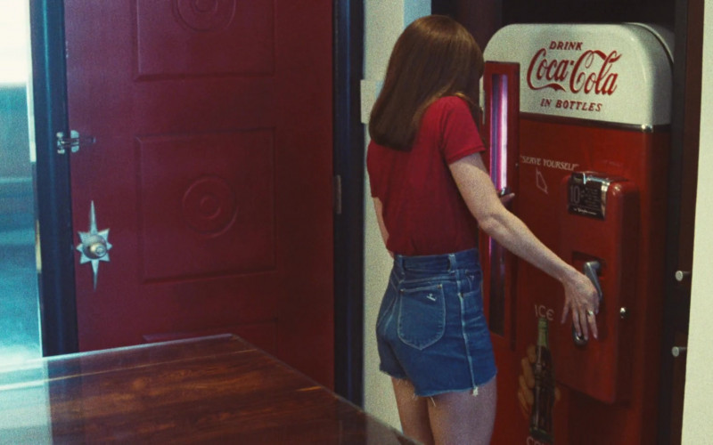 Coca-Cola Retro Vending Machine in Winning Time The Rise of the Lakers Dynasty S01E03 The Best Is Yet To Come (2022)