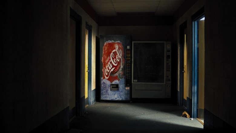 Coca-Cola Vending Machine in DMZ S01E03 The Good Name (2)