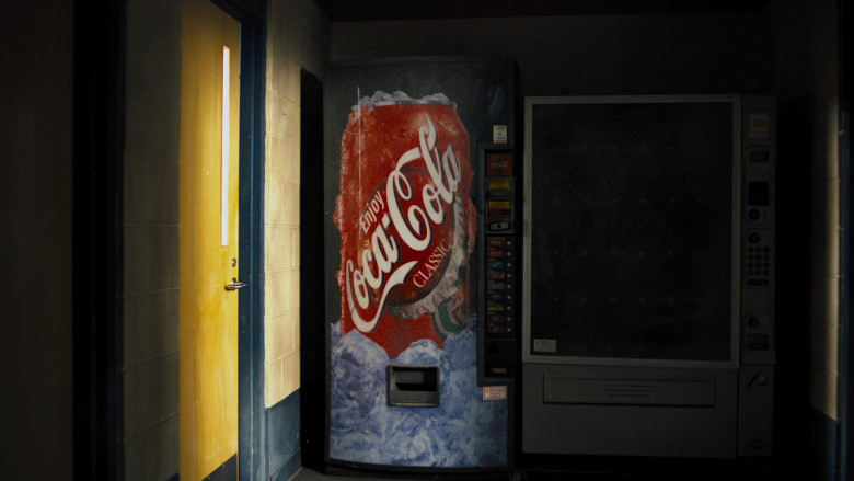 Coca-Cola Vending Machine in DMZ S01E03 The Good Name (3)