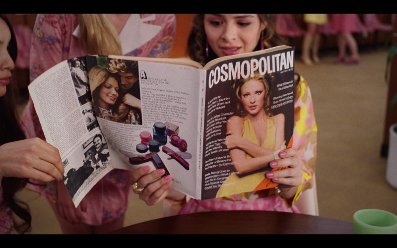Cosmopolitan Magazines in Minx S01E01 Pilot (3)
