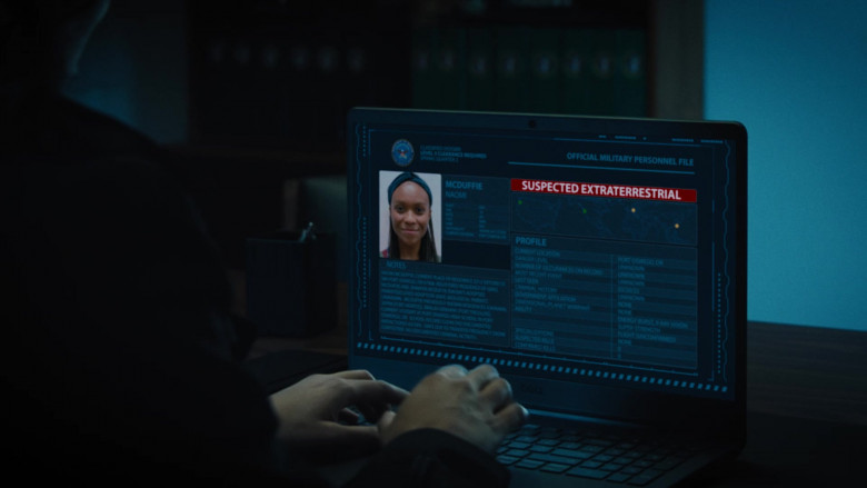 Dell Laptop in Naomi S01E09 Keep Your Friends Close (1)