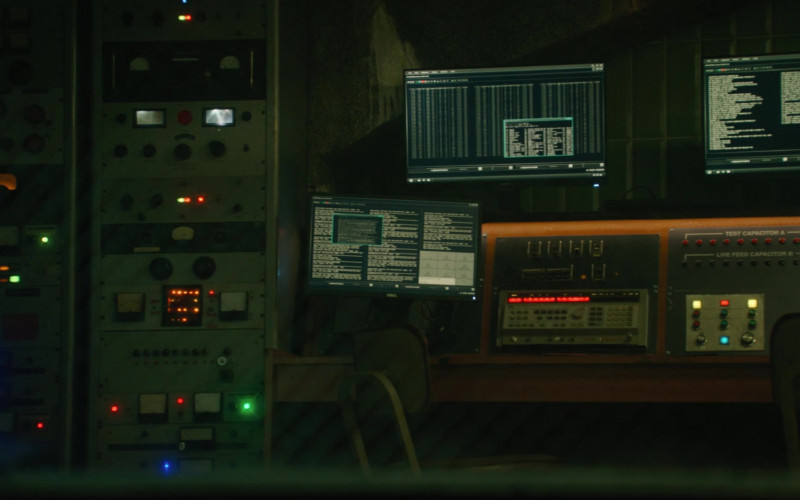 Dell Monitor in The Endgame S01E04 #1 With a Bullet (2022)