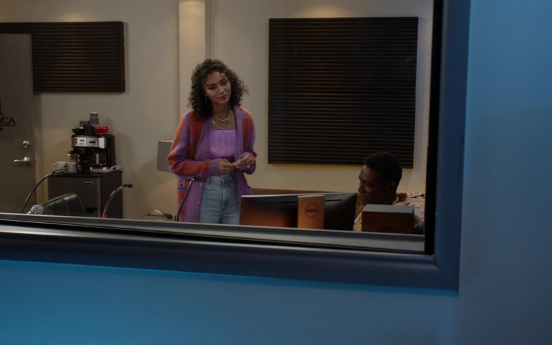 Dell Monitors in All American S04E12 Babies and Fools (1)
