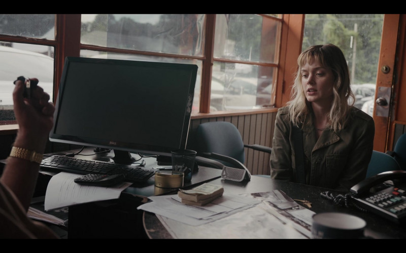 Dell PC Monitor in Pieces of Her S01E03 (2022)