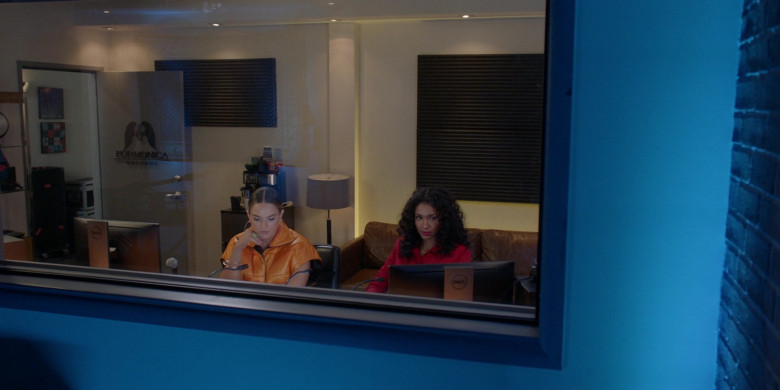 Dell PC Monitors in All American S04E11 Liberation (1)