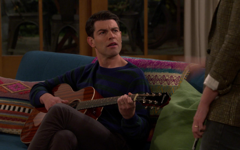 Epiphone Guitar of Max Greenfield as Dave Johnson in The Neighborhood S04E16 Welcome to the Man Code (2022)
