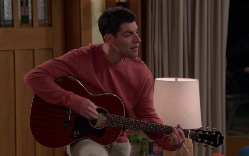 Epiphone Guitar of Max Greenfield as Dave in The Neighborhood S04E15 Welcome to the Remodel (2022)