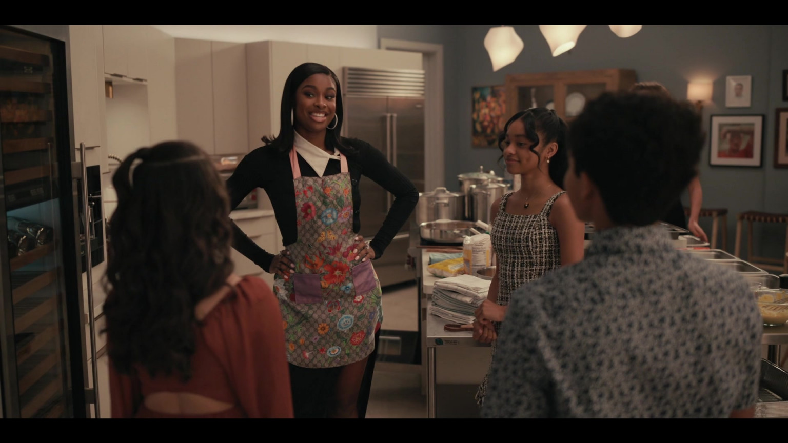 Gucci Apron Of Coco Jones As Hilary Banks In BelAir S01E06 "The