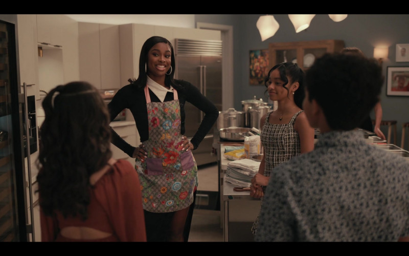 Gucci Apron of Coco Jones as Hilary Banks in Bel-Air S01E06 The Strength to Smile (1)