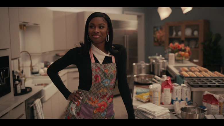 Gucci Apron of Coco Jones as Hilary Banks in Bel-Air S01E06 The Strength to Smile (2)