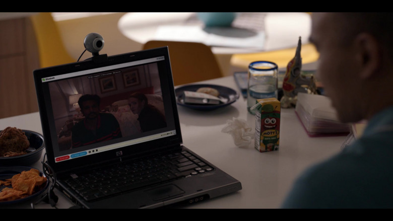 HP Laptop and Mott's Apple Juice in The Dropout S01E02 Satori (2022)