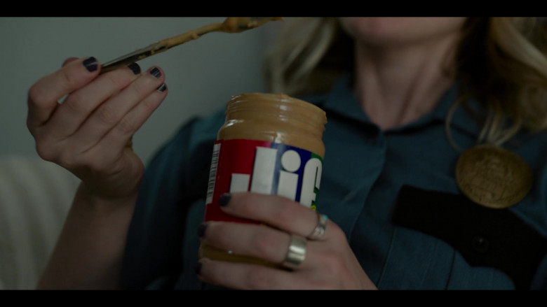 Jif Peanut Butter Enjoyed by Bella Heathcote as Andy Oliver in Pieces of Her S01E01 (2022)