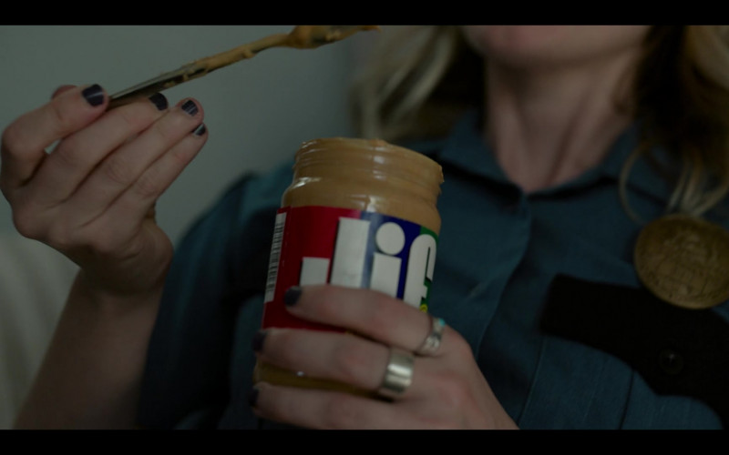 Jif Peanut Butter Enjoyed by Bella Heathcote as Andy Oliver in Pieces of Her S01E01 (2022)