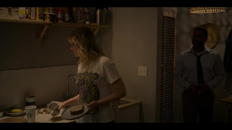 Jif Peanut Butter and Heinz Tomato Ketchup in Pieces of Her S01E01 (2022)
