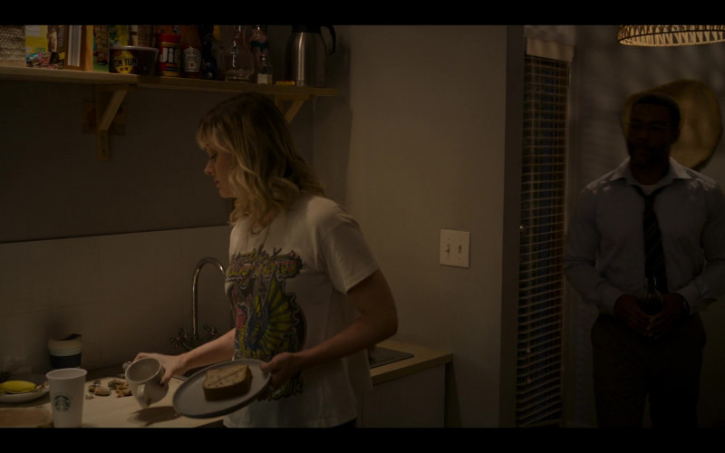 Jif Peanut Butter and Heinz Tomato Ketchup in Pieces of Her S01E01 (2022)