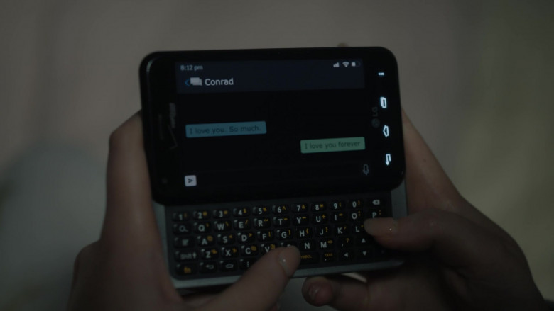 LG Smartphone in The Girl from Plainville S01E01 Star-Crossed Lovers and Things Like That (2022)